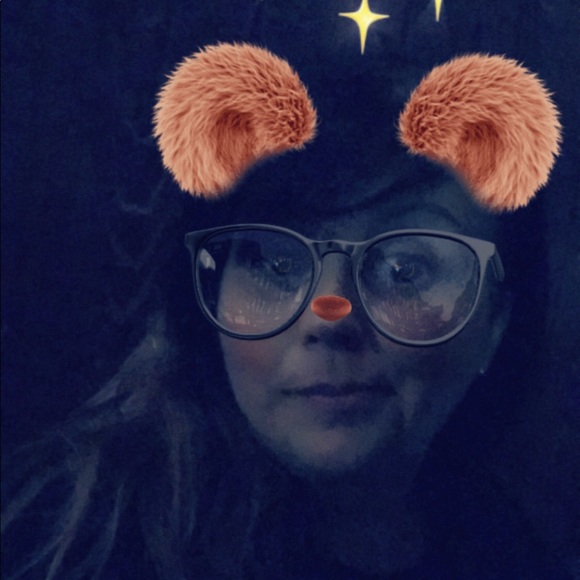 Meet your Posher, April - Picture 1 of 1